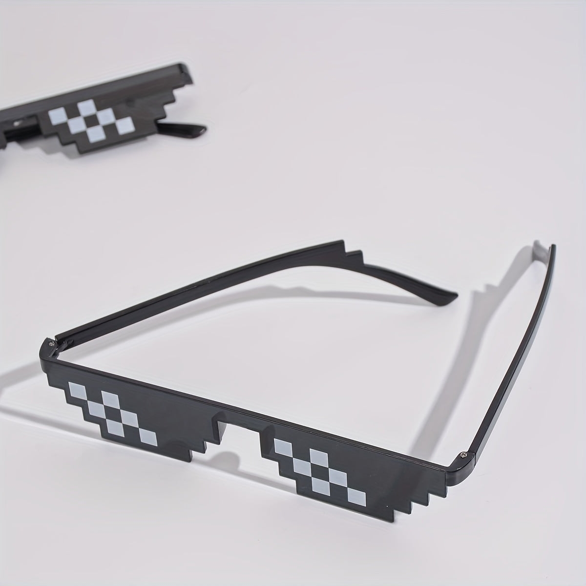 Festival Party Props Party Photo Props Mosaic Funny Party Glasses Anime Pixel Glasses, Cheap Stuff, Weird Stuff, Mini Stuff, Cute Aesthetic Stuff, Cool Gadgets, Unusual Items, Party Decor, Party Supplies 1pc,Xmas New Year Gifts